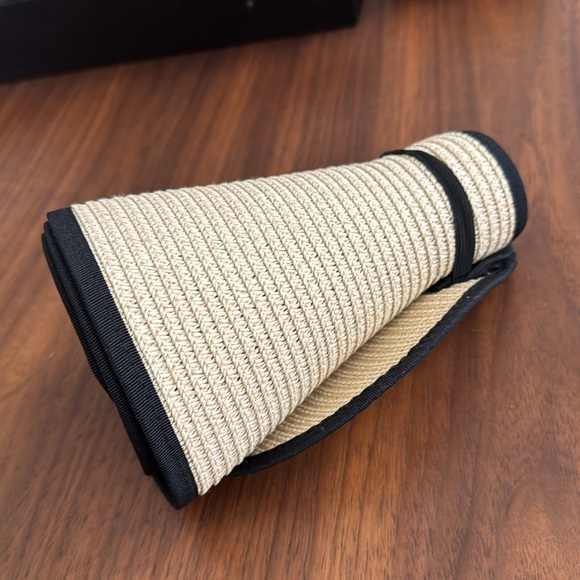 NWOT Packable Roll Up Women's Sun Visor. One Size - Picture 4 of 6